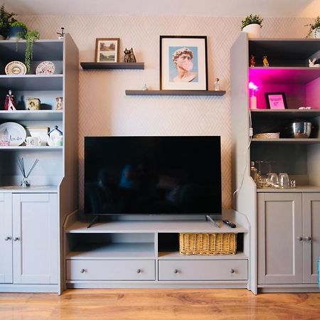 Aston Henry James Stunning One Bedroom Apartment In Royal Windsor Esterno foto