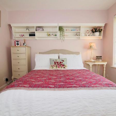 Aston Henry James Stunning One Bedroom Apartment In Royal Windsor Esterno foto