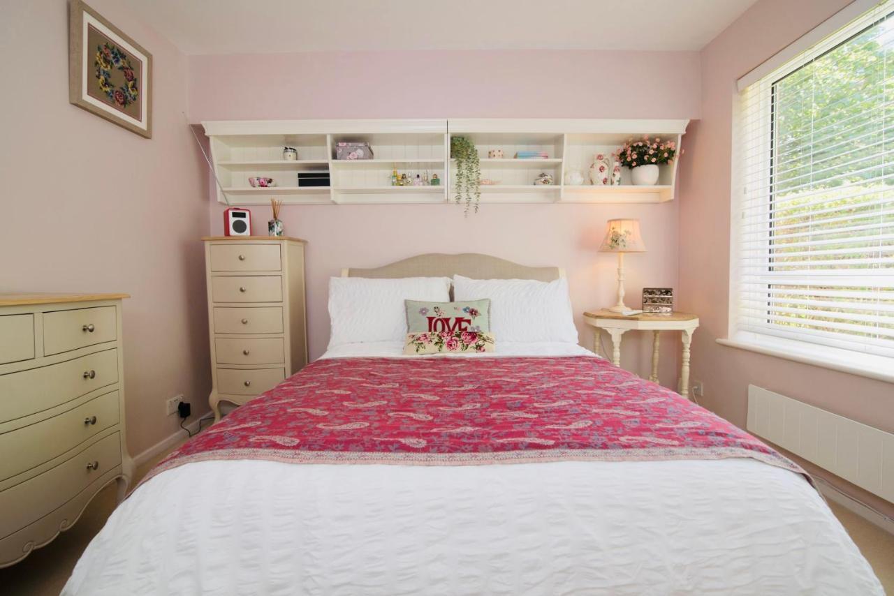 Aston Henry James Stunning One Bedroom Apartment In Royal Windsor Esterno foto